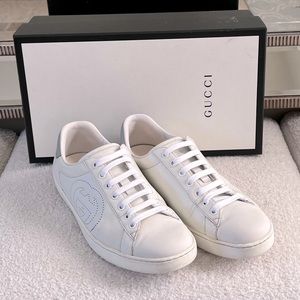 Gucci Ace White Interlocking G Sneakers. Women’s Size 10. Mens size 8
